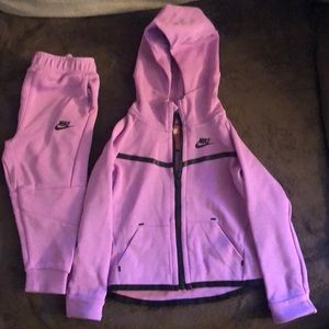 Girls Nike sweatsuit purple